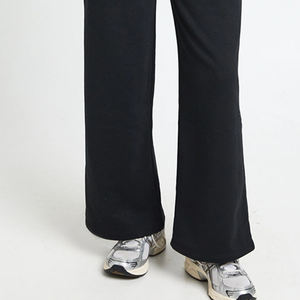 ชุดวอร์มผู้หญิงสุดเทรนดี้ ดีไซน์อเนกประสงค์ เหมาะสำหรับโอกาสลำลองต่างๆ พร้อมเสื้อครอปโอเวอร์ไซส์เพื่อความสบาย - Product Image 4