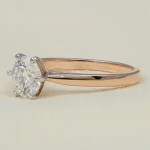 Bague de fiançailles solitaire ronde de laboratoire de qualité supérieure avec diamant de qualité supérieure, options en argent sterling et en or, clarté VS1 - Product Image 6