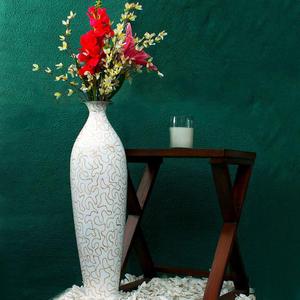 Jarrones de flores blancos vintage en hierro con acabado natural, perfectos para una decoración elegante del hogar - Product Image 4