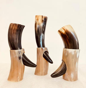 Corne à boire élégante avec support et étui en cuir Corne à boire Viking Corne à boire authentique pour la célébration du vin de bière et le cadeau - Product Image 1