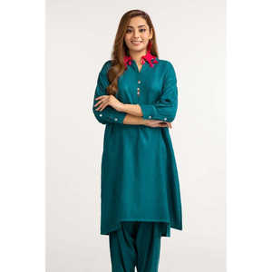 Ensemble chemise et pantalon pour femme en tissu jacquard vert teinté avec décoration boutonnée - Product Image 4