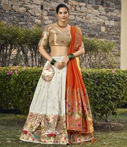 Lehenga zari งานแต่งผ้าทอจากนักออกแบบผ้าไหมแบบดั้งเดิมสไตล์ปากีสถาน - Product Image 1