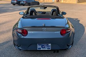 Mazda MX-5 Miata Club 2021 Usado en Excelentes Condiciones - Product Image 2