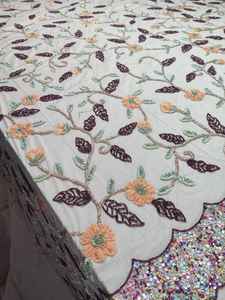 Tissu africain en dentelle brodée noire avec des paillettes et des perles - Product Image 3