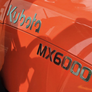 Tractor Agrícola KUBOTA MX6000 4WD 63HP DIÉSEL |   TRACTOR AGRÍCOLA DE USO PESADO CON CARGADOR FRONTAL, PALANCA DE CARGA Y RETROEXCAVADORA EN VENTA - Product Image 4