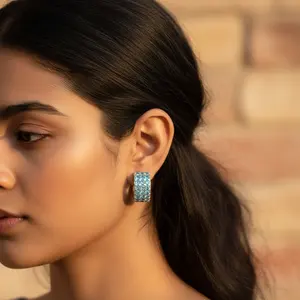 Pendientes de Aro con Flores de Diamantes en Oro Blanco para Mujer, Modernos para Uso Diario y Regalo - Product Image 2