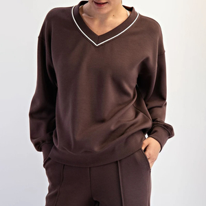 Sweat-shirt pour femme à col en V de haute qualité, logo brodé sur le devant, fabriqué au Pakistan, polaire d'hiver, séchage rapide, couleurs et tailles personnalisées - Product Image 5