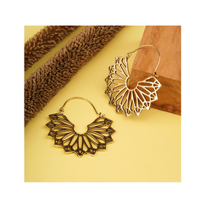 Boucles d'oreilles créoles hexagonales en laiton pour femmes et filles pour la fête et l'usure quotidienne qualité admirable - Product Image 4