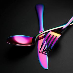 Ensemble de couverts arc-en-ciel conçu avec une finition multicolore élégante offrant un look moderne et des performances fiables - Product Image 6