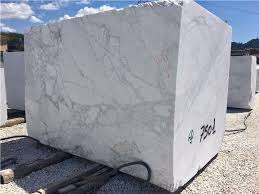 Bloque de Mármol Carrara Indio Blanco Suave con Vetas Grises en el Fondo Blanco Grisáceo que Ofrece un Aspecto Moderno y Elegante para el Suelo de la Sala de Estar - Product Image 2