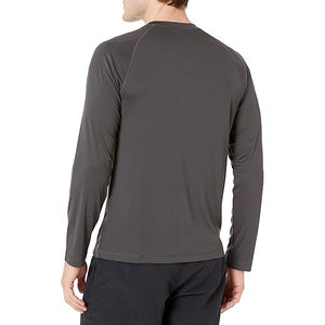 เสื้อแรชการ์ดสำหรับเล่นเซิร์ฟและว่ายน้ำ ผ้าแห้งเร็ว พร้อมค่าป้องกันแสงแดด UPF สำหรับกันแดดและกีฬาชายหาด - Product Image 3