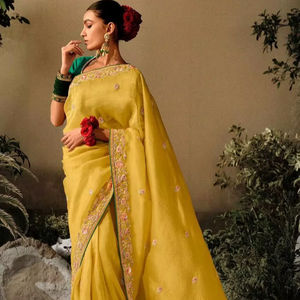 Sari en soie pure de designer indien pour tenue de mariée avec bordure brodée et blouse, soie douce pour tenue de soirée, sari en soie - Product Image 1