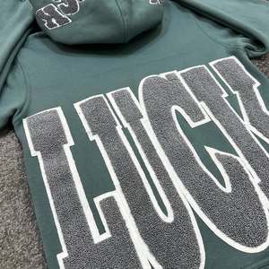 เสื้อฮู้ดผ้าคอตตอนสีทึบสำหรับทั้งชายและหญิงเสื้อมีฮู้ดผ้า100% ปักลายกำมะหยี่แบบบ็อกซี่ - Product Image 5