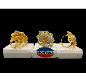 Anillo clásico de diamantes microamericanos con forma de flor plateada para mujer adecuado para bodas y celebraciones de uso diario - Product Image 2