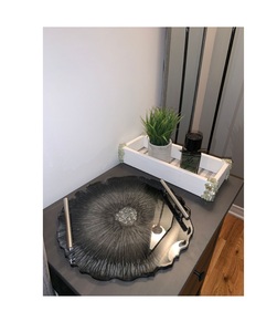 Plateau en résine fait main pour servir le petit-déjeuner, les boissons, les desserts, les collations, à usage décoratif dans les maisons modernes de luxe - Product Image 2