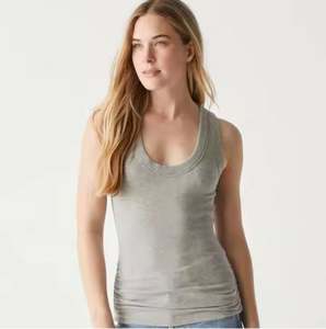 Top de cuello redondo de talla grande favorecedor para mujer: ajuste cómodo, diseñado para curvas, ofrecido en una amplia gama de tamaños - Product Image 3