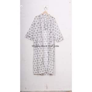 Kimono de algodón con estampado floral y bloque de mano único, escote en V con diseño simple y estampado floral con un toque de Patrimonio Cultural - Product Image 3