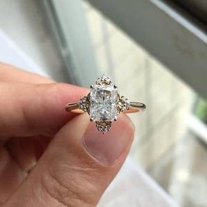 แหวนหมั้นเพชรทรงเรเดียนท์คัท ทองคำแท้ 14K สไตล์วินเทจ งานฝีมือประณีต ประดับเพชรเลี้ยงในห้องปฏิบัติการ กำลังเป็นที่นิยมในสหรัฐอเมริกา - Product Image 1