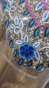 เสื้อคลุมโพลีเอสเตอร์หรูหราพร้อมลูกปัดและตัวยึดเลื่อมที่คอพร้อมโลโก้ที่สวยงามสำหรับเทศกาลและงานเฉลิมฉลอง - Product Image 6