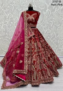 Lehenga choli ออกแบบเจ้าสาวด้วยรูปนกยูงปัก - Product Image 4