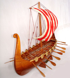 Modèle de bateau artisanal en bois d'acacia DRAKKAR VIKINGG - Cadeau d'affaires, style nautique, peint, 60x20x65cm, origine Vietnam - Product Image 2