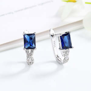 Orecchini a Cerchio in Argento Sterling con Forma Geometrica, Zaffiro e Smeraldo in Oro 14K, Design Elegante con Gemme Pendenti - Product Image 2