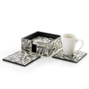 Sous-verres en nacre au design élégant offrant une utilisation polyvalente pour les tables basses, les tables à manger et la décoration intérieure - Product Image 1