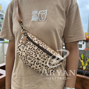 Bolso de pecho hecho a mano de cuero genuino con estampado de animales para mujer, bolso de hombro deportivo de Ciclismo de piel de vaca occidental para mujer - Product Image 1