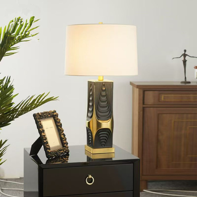Nordic Art Black Ceramic Table Lamp for Living Room Bedroom Cafe Villa Hotel American Creative Bedside Desk Light