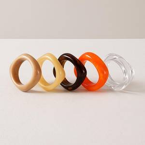 Brazalete de Resina Azul y Rojo, Hecho a Mano, Diseño Moderno, Tamaño Personalizado, Impresión, Regalo para Damas de Honor, Artesanía MS, Único y Encantador - Product Image 2