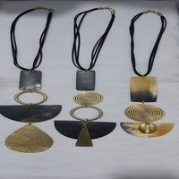 Distributeur en vrac vendant de nouveaux accessoires de bijoux de mode de haute qualité collier en corne collier fabriqué à la main pour les femmes