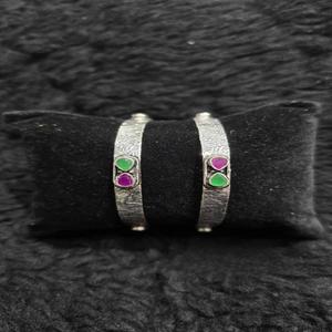 Brazalete de Plata de Ley 925 hecho a mano para mujer con piedras de circón rojo y verde cortadas con diamantes disponibles para venta al por mayor - Product Image 1