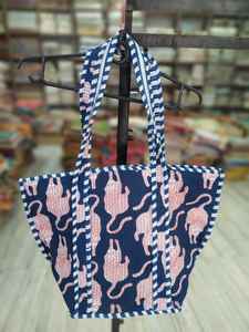 Sac fourre-tout en coton imprimé Tokri matelassé, imprimé floral gris, sac de transport, vente en gros, exportation en vrac, B2B, ensemble de voyage, shopping, utilisation au détail - Product Image 2