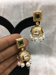 Boucles d'oreilles Kundan de qualité supérieure avec gouttes de perles parfaites pour les fêtes et les fonctions culturelles disponibles à bas prix - Product Image 4