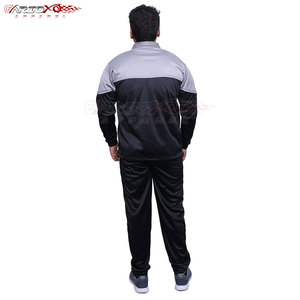 Chándal ligero de poliéster para hombre con rayas laterales y ajuste de rendimiento para movimiento diario, chándal de poliéster personalizado para hombre - Product Image 1