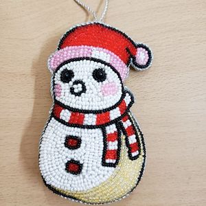 Adorno Navideño Colgante para Árbol con Cinta Roja y Detalles Dorados, Diseño de Reno con Bordado, Perlas y Cuentas, Estilo Cálido para las Fiestas, MOQ Bajo - Product Image 3