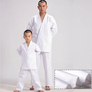 ชุดคาราเต้คุณภาพสูงสำหรับฝึกซ้อมและการแข่งขัน ปักโลโก้ตามสั่ง พร้อมเข็มขัด - Product Image 5