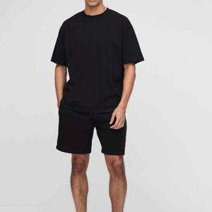 Vêtements d'été décontractés pour hommes Ensemble 2 pièces T-shirt à manches courtes personnalisé Short au genou à motif uni Bas actifs Vente en gros - Product Image 1