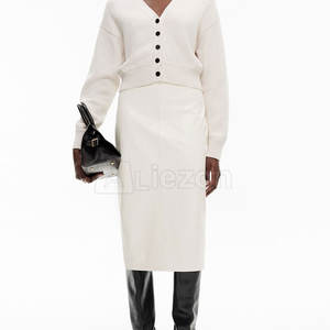 Nouveau design Jupe slim pour femmes Tissu confortable Jupe slim en cuir pour femmes Tenues de voyage - Product Image 4