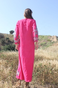 Robe maxi vintage indienne rose, style ancien, avec de magnifiques broderies de roses, en coton indien tissé à la main - Product Image 3
