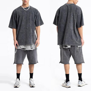 Ensemble d'été pour hommes et t-shirt et short de sport adaptés à la transpiration, tenue idéale pour les séances d'entraînement et les activités sportives, en vente pour hommes - Product Image 4