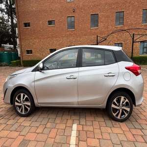 Toyota Yaris d'occasion fraîche et propre sans accident Historique Vitesse maximale disponible en stock Prix bon marché Acheter maintenant à vendre - Product Image 4