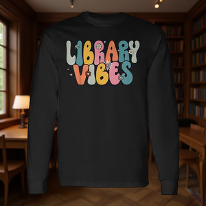 T-shirt a maniche lunghe Library Vibes Retro Groovy Crew, abbigliamento per la biblioteca scolastica - Product Image 3