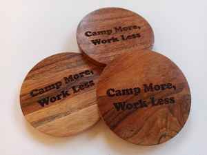 2024 nouveautés dessous de verre en bois rustique avec bords d'écorce vivants assiettes de service en bois fabriquées à la main pour gâteaux et Dessert - Product Image 4