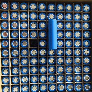 Fabricante de fábrica Célula de batería recargable 3,7 <span class=keywords><strong>V</strong></span> <span class=keywords><strong>2200mAh</strong></span> 3000mAh 3500mAh <span class=keywords><strong>18650</strong></span> juguete de linterna de alta calidad - Product Image 1