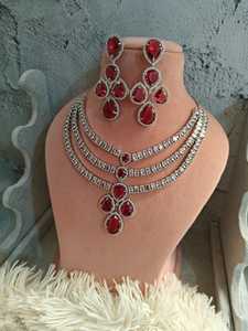 Ensemble de collier Polki Kundan non coupé à trois couches de rubis rouge de qualité avant avec boucles d'oreilles plaquées or ensemble de bijoux Bollywood - Product Image 2