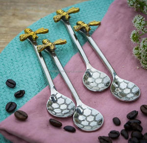 Premium Wedding Restaurant Party Patrón de cuchara de Peine de miel de 4 piezas con diseño de mango de abeja reina Cuchara de café y té - Product Image 2