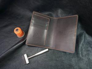 Vente en gros de porte-passeports en cuir véritable avec logo personnalisé à la mode bloquant la RFID PTH-0069 - Product Image 5