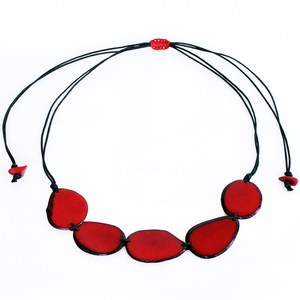 Collier de perles en résine écologique de couleur rouge vif, style moderne et vintage, pour femmes, idéal pour les mariages, les fiançailles, les fêtes et le bureau - Product Image 1