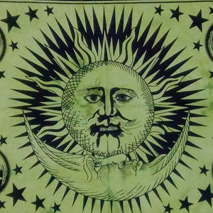Tapisseries jumelles Soleil et Lune vertes, magnifiques tentures murales en coton, nappes imprimées, style céleste hippie, par des consignateurs indiens - Product Image 1